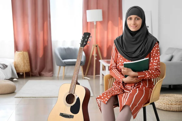 Muslim Music Teacher Guitar Home — Stock Photo, Image