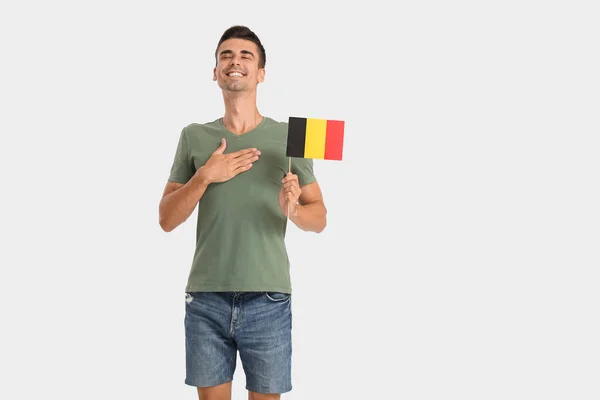 Ung Man Med Flagga Belgien Ljus Bakgrund — Stockfoto