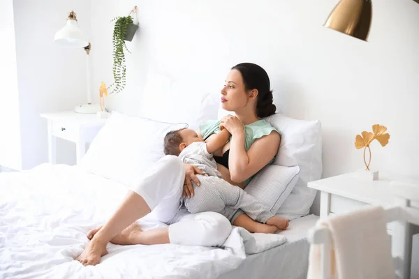 Beautiful Young Mother Breastfeeding Her Adorable Baby Bed — Stock Photo, Image