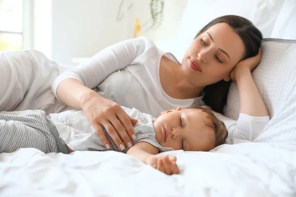 Beautiful Young Mother Lying Her Sleeping Baby Bed — Stock Photo, Image