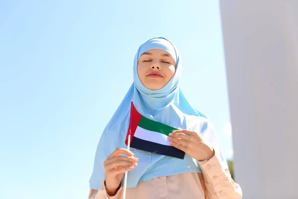 Krásná Muslimka Vlajkou Sae Venku — Stock fotografie