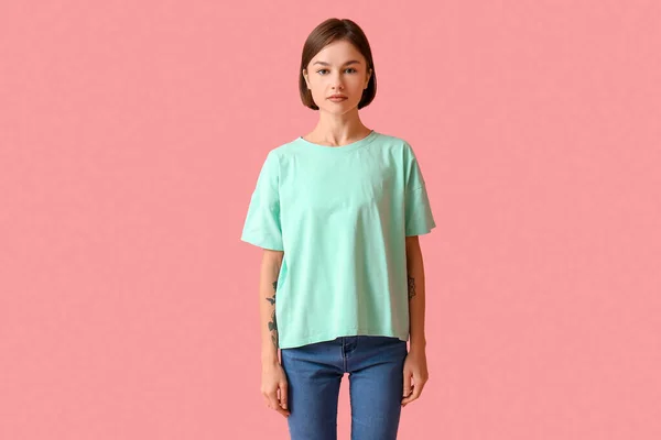 Bella Giovane Donna Elegante Shirt Sfondo Colore — Foto Stock