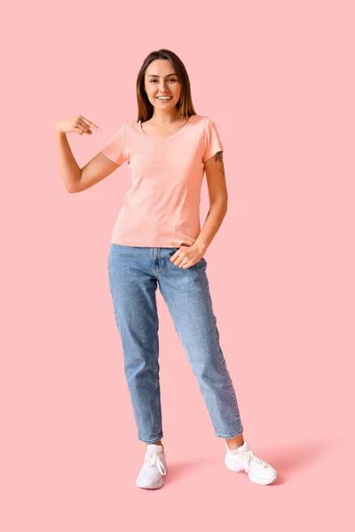 Young Woman Blank Shirt Color Background — Stock Photo, Image