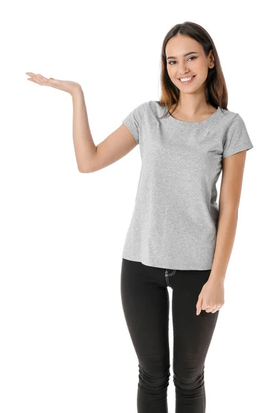 Mooie Jonge Vrouw Stijlvolle Shirt Tonen Iets Witte Achtergrond — Stockfoto