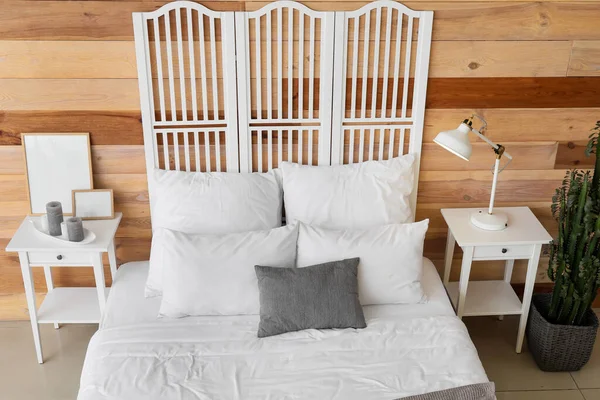 Interior Del Dormitorio Moderno Con Pared Madera — Foto de Stock