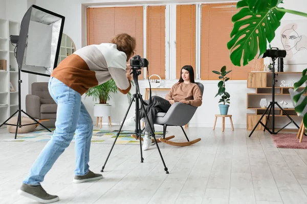 Photographer Taking Picture Female Model Modern Studio — Stock Photo, Image