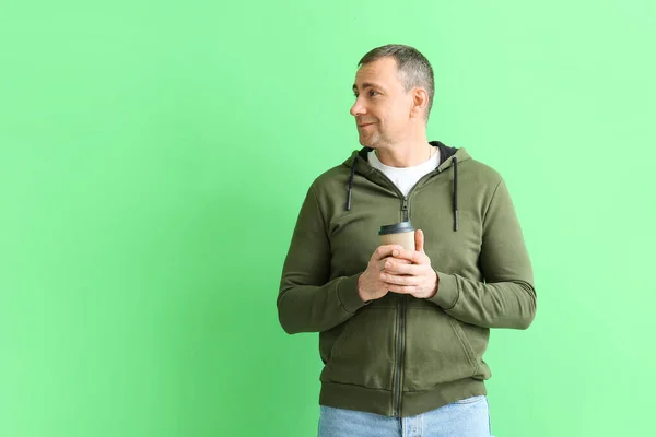 Mature Man Cup Coffee Green Background — Stock Photo, Image