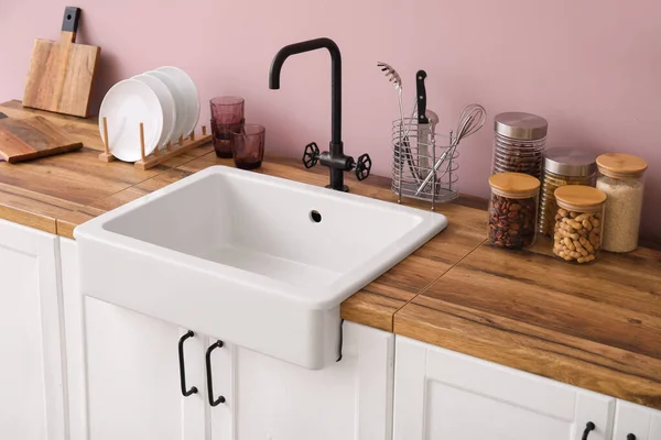 Counters Sink Kitchen Utensils Food Pink Wall — Stock Photo, Image