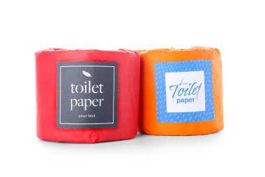 Tuvalet kağıdı beyaz arkaplanda yuvarlanır