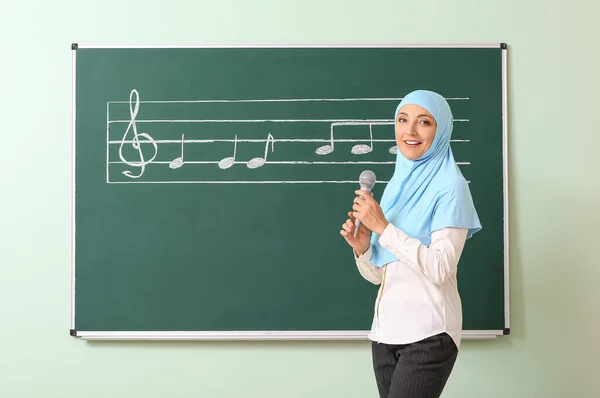 Muslim Music Teacher Microphone Blackboard Classroom — Stock Photo, Image