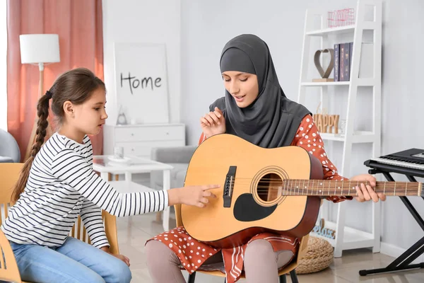 Private Muslim Music Teacher Giving Guitar Lesson Little Girl Home — Stock Photo, Image