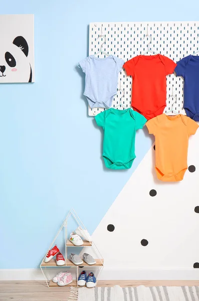 Pegboard Baby Bodysuits Hanging Color Wall Children Room — Stock Photo, Image