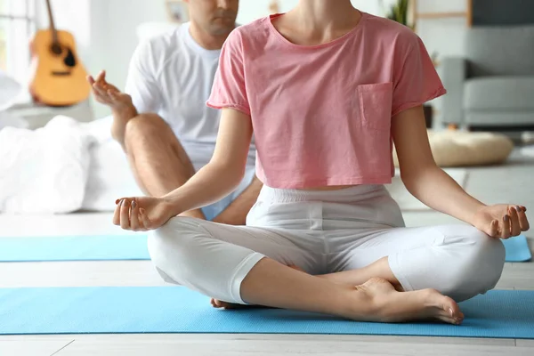 Sporty Couple Meditating Together Home — Stock Photo, Image