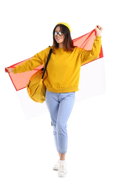 インドネシアの国旗を背景に眼鏡をかけた若いアジア人女性 — ストック写真