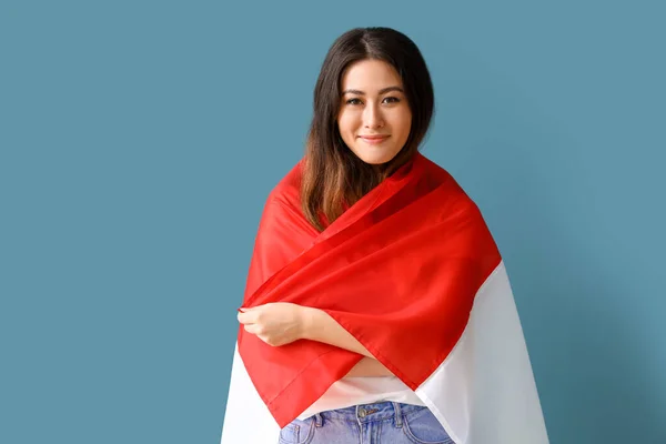 Jovem Mulher Asiática Com Bandeira Indonésia Fundo Azul — Fotografia de Stock