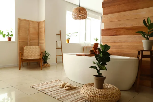 Intérieur Salle Bain Moderne Avec Baignoire Blanche Plantes Intérieur — Photo