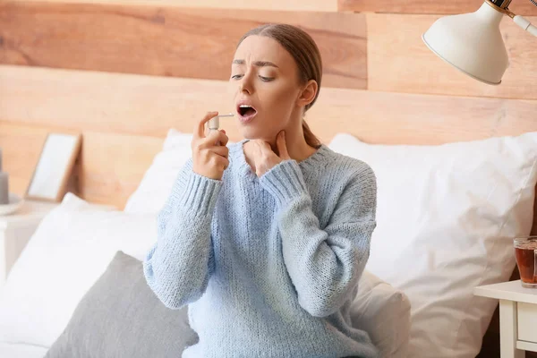 Ill Young Woman Sore Throat Using Inhaler Home — Stock Photo, Image
