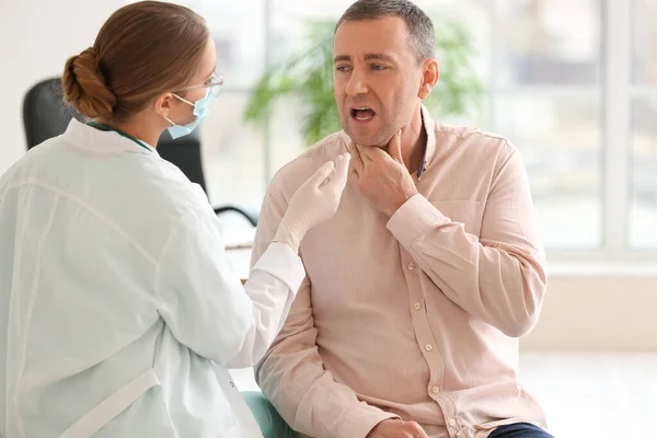 Doctor Examining Man Sore Throat Clinic — Stock Photo, Image