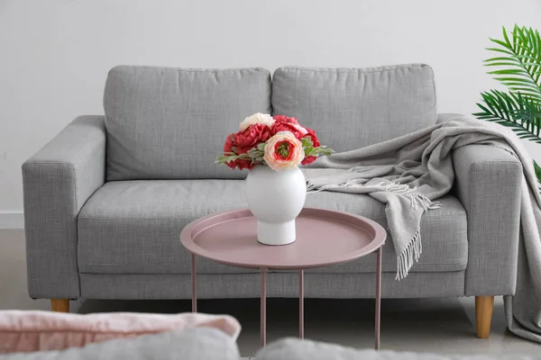 Vase Bouquet Peony Flowers Table Sofa Living Room — ストック写真