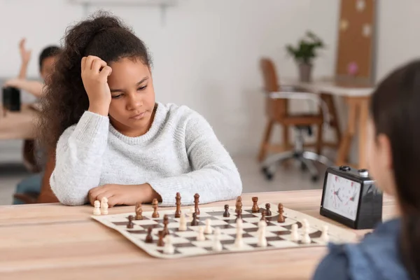 Små Barn Spelar Schack Turneringen Klubben — Stockfoto