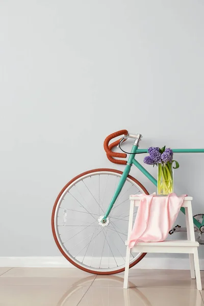 Vase Hyacinth Flowers Stepladder Stool Bicycle Light Wall Room — Stock Photo, Image