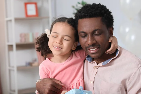 Little African American Girl Greeting Her Dad Father Day Home — Stock Photo, Image