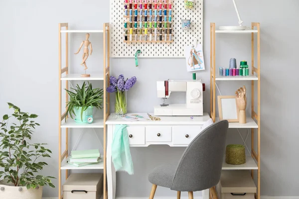 Interior Stylish Atelier Tailor Workplace Shelving Units Pegboard — Stock Photo, Image