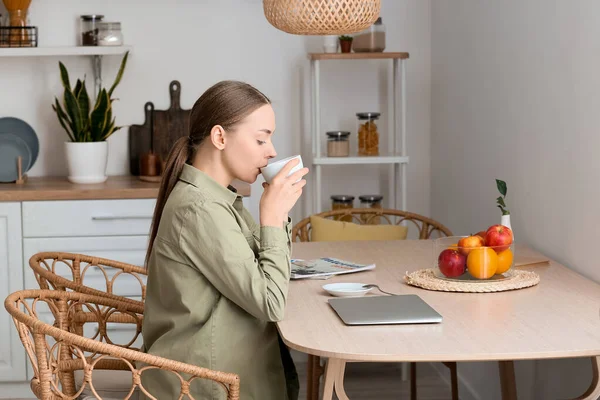 Young Woman Drinking Hot Coffee Table Kitchen — Stock Photo, Image