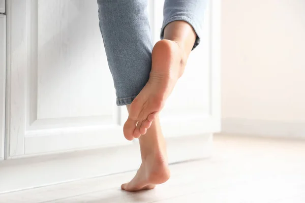 Barefoot Woman Counter Kitchen Closeup — ストック写真