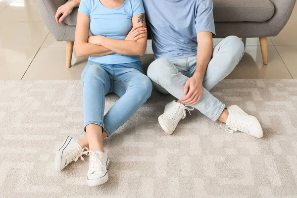 Young Couple Sitting Soft Carpet Home — Stock Photo, Image