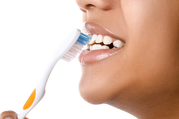 African American Teenage Girl Brushing Her Teeth White Background Closeup — Stock Photo, Image