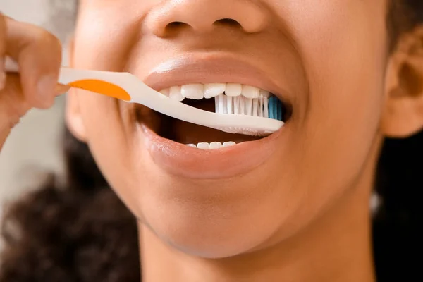 African American Teenage Girl Brushing Teeth Bathroom Closeup — Stock Photo, Image