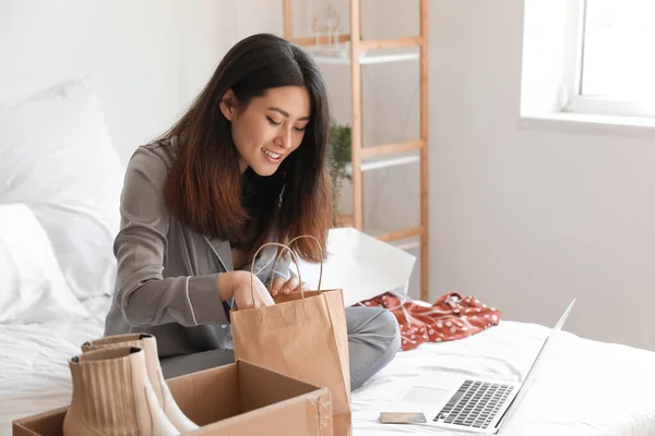 Happy Young Woman New Purchases Home Online Shopping — Stock Photo, Image