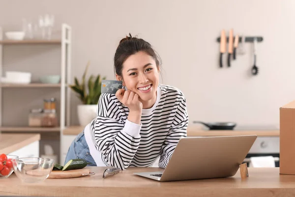 Young Woman Laptop Credit Card Shopping Online Home — Stock Photo, Image