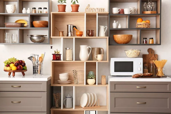 Interior Cozinha Moderna Com Balcões Prateleiras Utensílios — Fotografia de Stock
