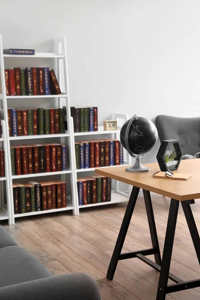 Globe Notebook Eyeglasses Table Home Library — Stock Photo, Image