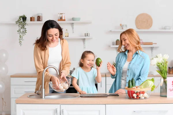 Happy Young Woman Her Little Daughter Mother Cooking Together Kitchen — Stock Photo, Image