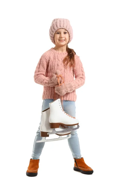 Симпатична Маленька Дівчинка Зимовому Одязі Ковзанами Білому Тлі — стокове фото