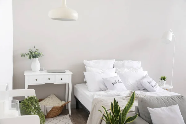 Interior Del Dormitorio Moderno Colores Blancos —  Fotos de Stock