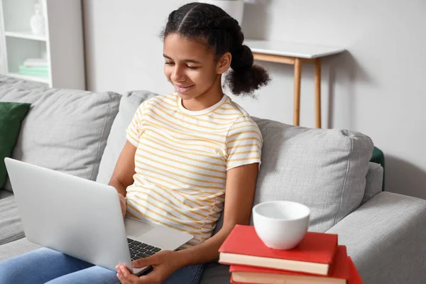 African American Teenage Girl Laptop Books Studying Home — Stock Photo, Image