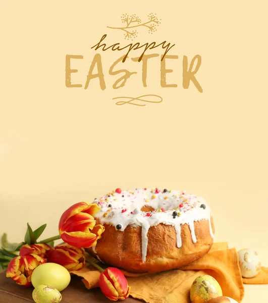 Paskalya pastası, yumurta ve lalelerle dolu tebrik kartı