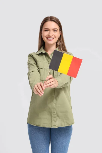 Jonge Vrouw Met Vlag Van België Lichte Achtergrond — Stockfoto