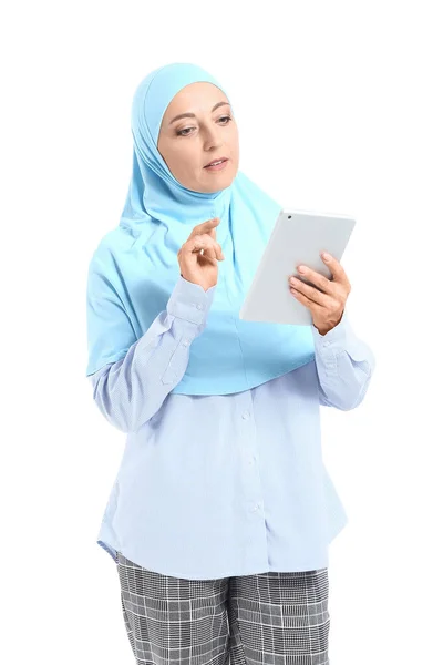 Secretário Muçulmano Com Tablet Sobre Fundo Branco — Fotografia de Stock