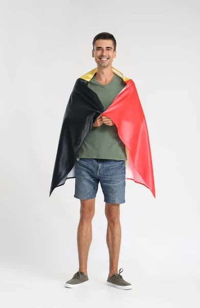 Mladý Muž Vlajkou Belgie Světlém Pozadí — Stock fotografie