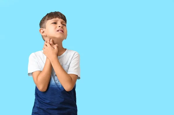 Little Boy Scratching Himself Color Background — Stock Photo, Image