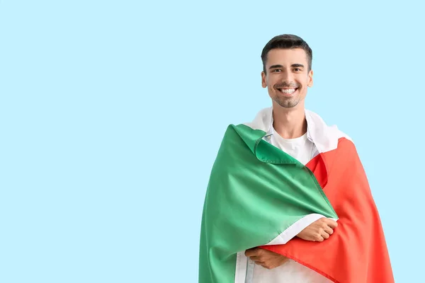 Jovem Com Bandeira Italiana Sobre Fundo Cor — Fotografia de Stock