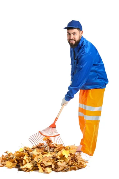 Lavoratore Con Rastrello Foglie Autunnali Sfondo Bianco — Foto Stock