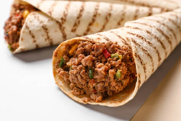 Leckere Burritos Auf Hellem Hintergrund Nahaufnahme — Stockfoto