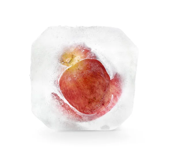 Świeże Winogrona Zamrożone Lodzie Białym Tle — Zdjęcie stockowe