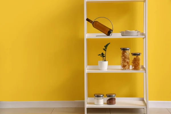 Modern Shelving Unit Dishware Yellow Wall Kitchen — Stock Photo, Image